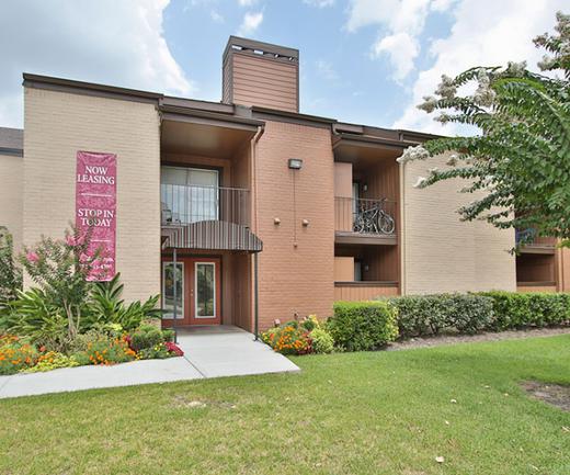 San Martin | Apartments on 1960 in Houston TX